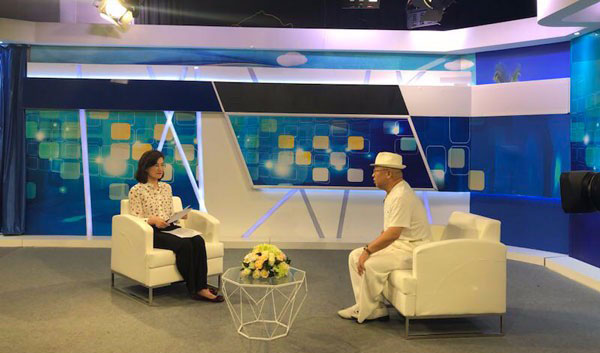 ●董事長(zhǎng)接受中央電視臺(tái)董倩采訪