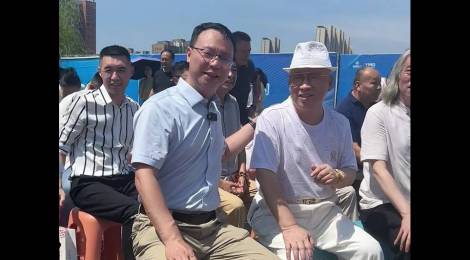 海銘集團董事長、梁山商會會長門振春邀請張博會長參加揭牌儀式并高度評價！